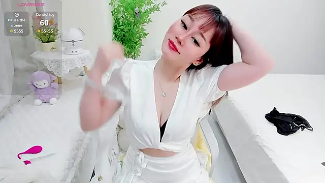 Vivian-6 online show from 03-17-25, 02:19