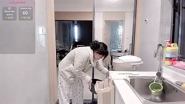 Vivian-6 online show from 02-28-26, 01:05