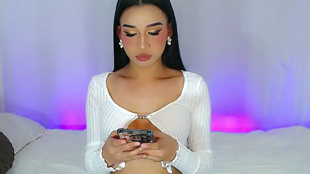 Snapshot of FuckDoll_Nathalie chatting on 10-13-25, 05:58 FuckDoll Nathalie online show from 10-13-25, 05:58