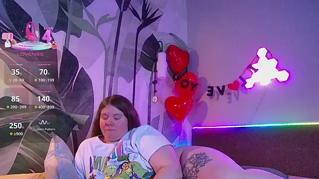 Snapshot of RubyValen chatting on 02-17-26, 01:36 RubyValen online show from 02-17-26, 01:36