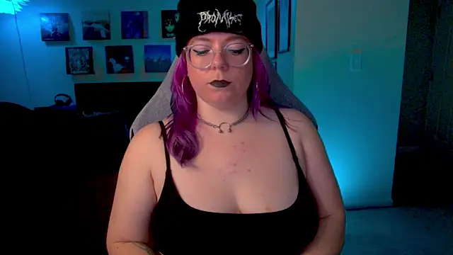 Snapshot of KiraSpitQueen chatting on 01-19-26, 04:27 KiraSpitQueen online show from 01-19-26, 04:27