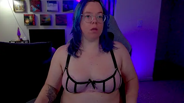 Snapshot of KiraSpitQueen chatting on 05-25-26, 03:39 KiraSpitQueen online show from 05-25-26, 03:39