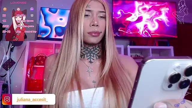 Snapshot of caroline_cossei chatting on 11-01-25, 10:03 caroline cossei online show from 11-01-25, 10:03