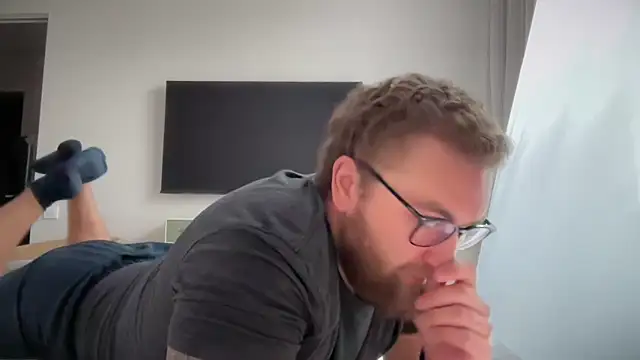 Bear bear  online show from 04-22-26, 09:38