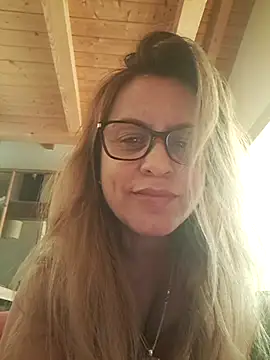 Snapshot of OliviaLewis chatting on 11-06-25, 10:08 OliviaLewis online show from 11-06-25, 10:08