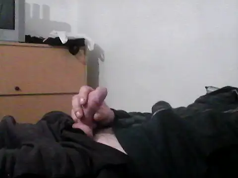 Snapshot of Manfuck95 chatting on 11-17-25, 04:38 Manfuck95 online show from 11-17-25, 04:38