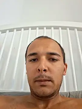 Snapshot of Vyrgin_boy chatting on 06-10-26, 11:22 Vyrgin boy online show from 06-10-26, 11:22