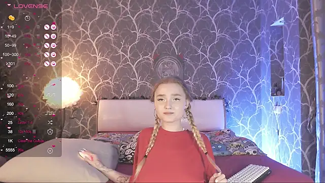 MiaMiaMeow online show from 12-18-25, 01:37