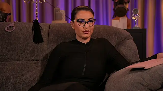 Snapshot of kelly_kent chatting on 03-07-25, 04:24 kelly kent online show from 03-07-25, 04:24