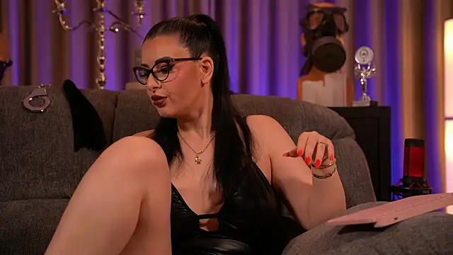 Snapshot of kelly_kent chatting on 02-15-25, 01:21 kelly kent online show from 02-15-25, 01:21