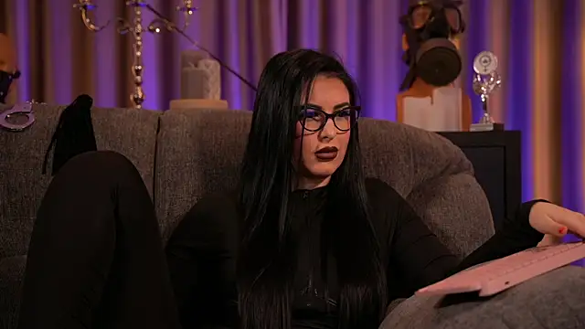 Snapshot of kelly_kent chatting on 02-20-25, 02:51 kelly kent online show from 02-20-25, 02:51