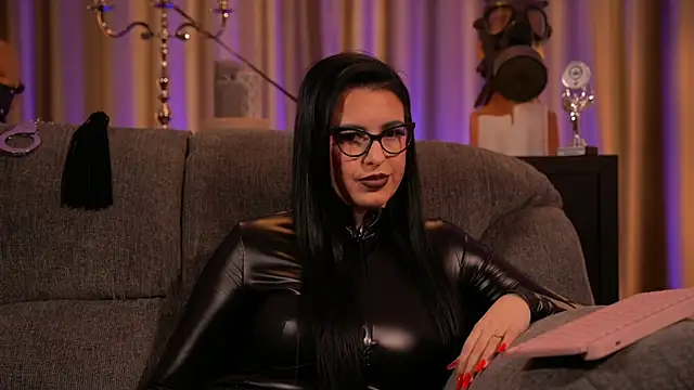 Snapshot of kelly_kent chatting on 02-23-25, 12:51 kelly kent online show from 02-23-25, 12:51