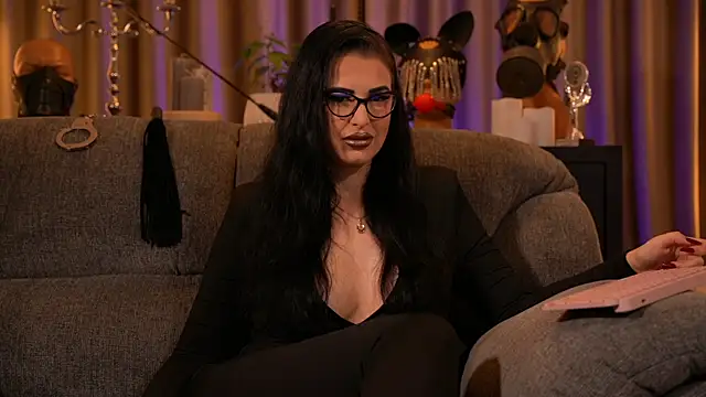 Snapshot of kelly_kent chatting on 10-16-25, 10:40 kelly kent online show from 10-16-25, 10:40