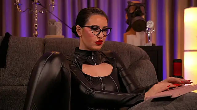 Snapshot of kelly_kent chatting on 02-01-25, 01:02 kelly kent online show from 02-01-25, 01:02