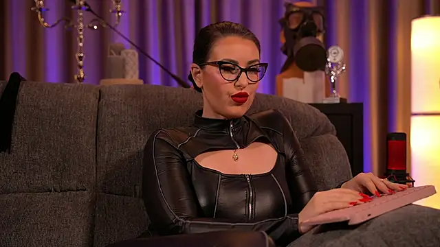 Snapshot of kelly_kent chatting on 02-03-25, 03:31 kelly kent online show from 02-03-25, 03:31