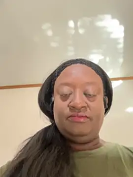 Katiefyi online show from 04-15-26, 01:37