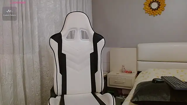 Freyja soh online show from 10-23-25, 09:46