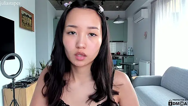 Snapshot of julias_tapes chatting on 01-17-25, 10:00 julias tapes online show from 01-17-25, 10:00