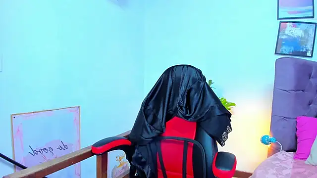 Gretta Queen online show from 11-30-25, 05:58