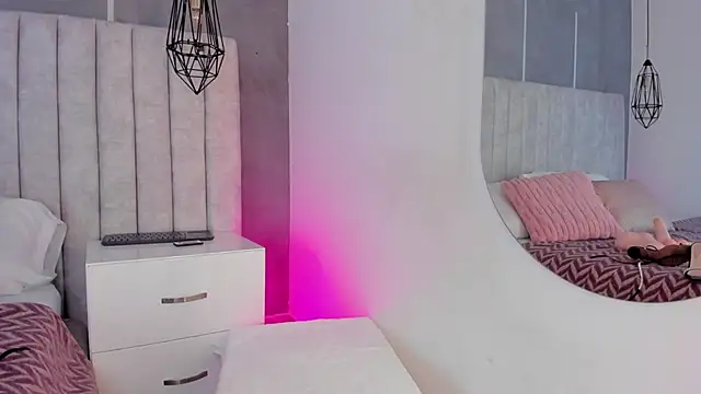 my friends mom online show from 04-13-26, 11:36