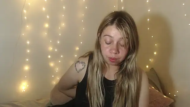 Snapshot of SweetSofty chatting on 04-27-26, 10:52 SweetSofty online show from 04-27-26, 10:52