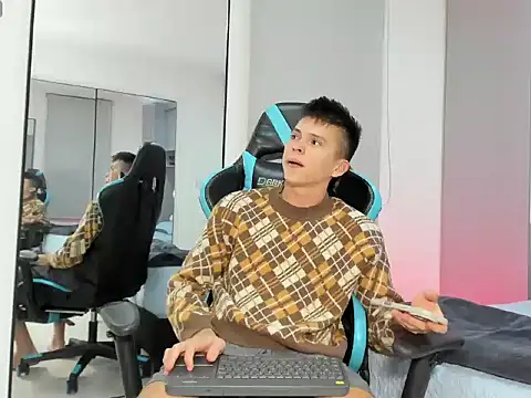 Snapshot of Daddyrich4u chatting on 09-08-25, 11:59 Daddyrich4u online show from 09-08-25, 11:59