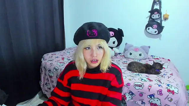 Snapshot of Akane-Mou chatting on 10-25-25, 02:44 Akane-Mou online show from 10-25-25, 02:44