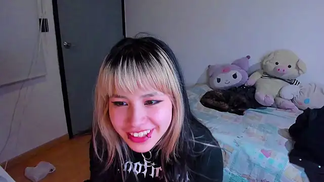 Snapshot of Akane-Mou chatting on 12-12-24, 02:26 Akane-Mou online show from 12-12-24, 02:26