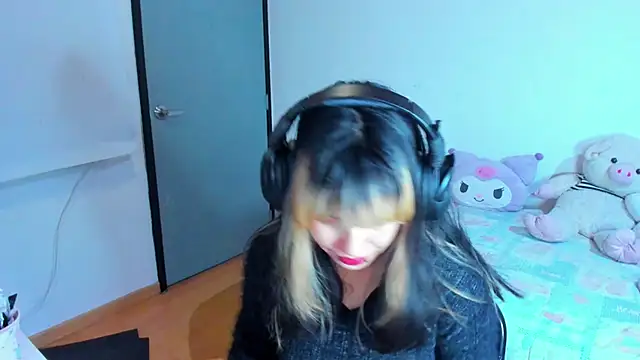 Snapshot of Akane-Mou chatting on 01-13-25, 05:44 Akane-Mou online show from 01-13-25, 05:44