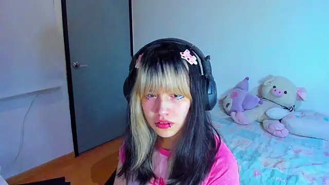 Snapshot of Akane-Mou chatting on 01-18-25, 04:59 Akane-Mou online show from 01-18-25, 04:59