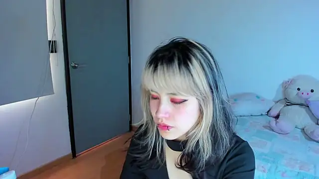 Snapshot of Akane-Mou chatting on 12-07-24, 08:33 Akane-Mou online show from 12-07-24, 08:33