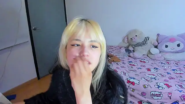 Snapshot of Akane-Mou chatting on 03-11-25, 08:30 Akane-Mou online show from 03-11-25, 08:30