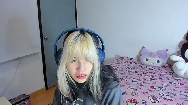 Snapshot of Akane-Mou chatting on 03-20-25, 08:31 Akane-Mou online show from 03-20-25, 08:31