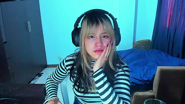 Snapshot of Akane-Mou chatting on 01-19-25, 11:45 Akane-Mou online show from 01-19-25, 11:45