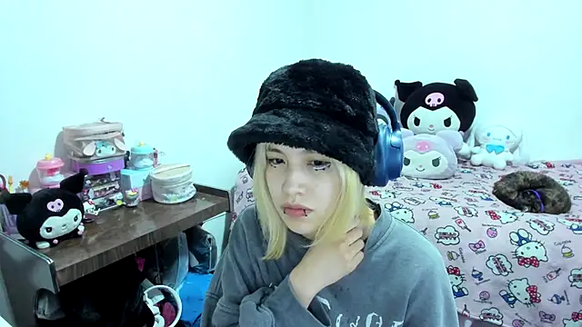 Snapshot of Akane-Mou chatting on 09-15-25, 07:09 Akane-Mou online show from 09-15-25, 07:09