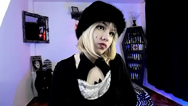 Snapshot of Akane-Mou chatting on 10-08-25, 01:23 Akane-Mou online show from 10-08-25, 01:23