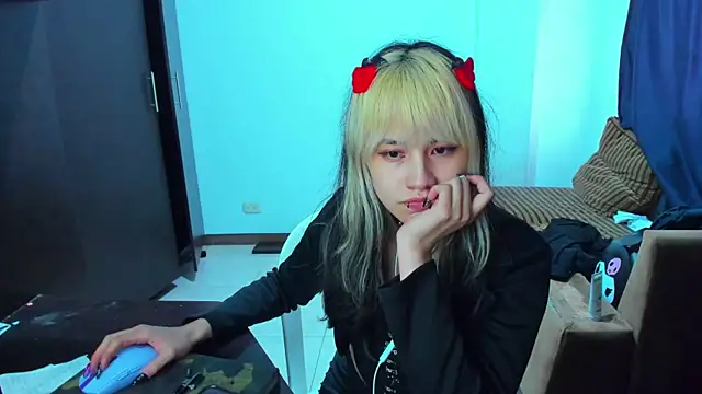 Snapshot of Akane-Mou chatting on 02-15-25, 12:01 Akane-Mou online show from 02-15-25, 12:01
