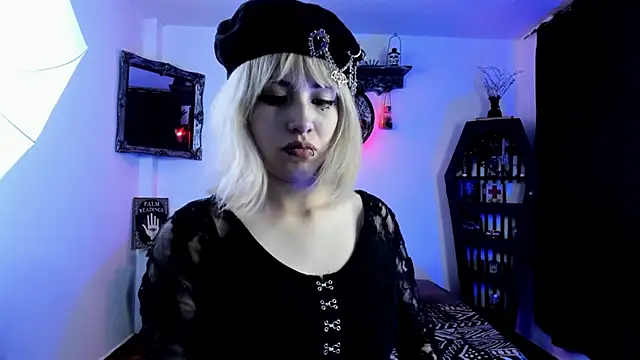 Snapshot of Akane-Mou chatting on 10-15-25, 11:35 Akane-Mou online show from 10-15-25, 11:35