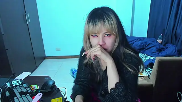 Snapshot of Akane-Mou chatting on 01-10-25, 10:50 Akane-Mou online show from 01-10-25, 10:50