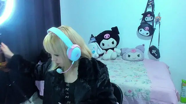Snapshot of Akane-Mou chatting on 10-24-25, 03:16 Akane-Mou online show from 10-24-25, 03:16