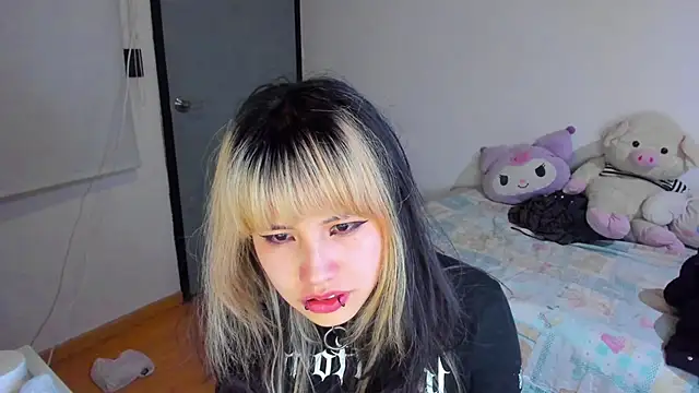 Snapshot of Akane-Mou chatting on 12-12-24, 05:31 Akane-Mou online show from 12-12-24, 05:31