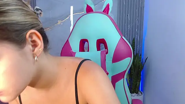 Snapshot of sofia_henaok chatting on 02-22-25, 06:19 sofia henaok online show from 02-22-25, 06:19