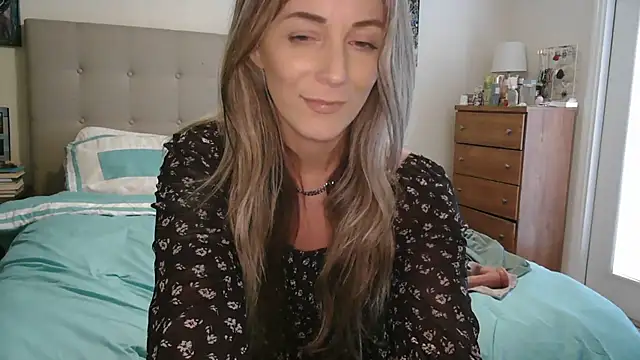 Heyitsmee33 online show from 02-11-26, 08:31