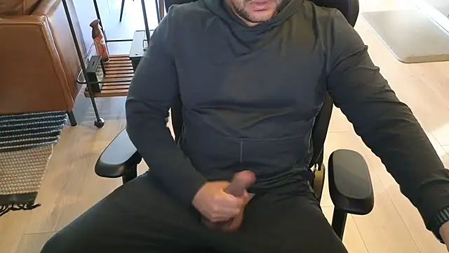 Snapshot of HungandThickLatin chatting on 04-23-26, 02:51 HungandThickLatin online show from 04-23-26, 02:51