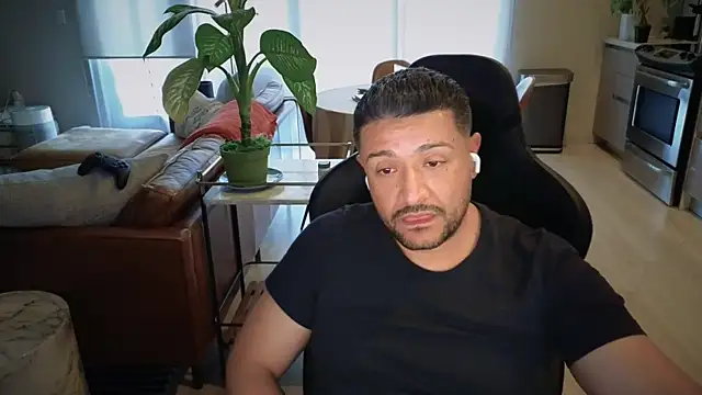 HungandThickLatin online show from 10-25-25, 12:32