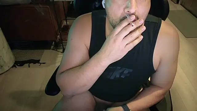 Snapshot of HungandThickLatin chatting on 09-30-25, 03:34 HungandThickLatin online show from 09-30-25, 03:34