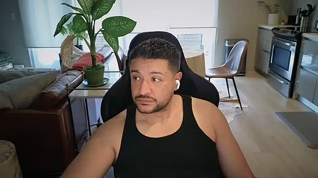 HungandThickLatin online show from 11-11-25, 04:02