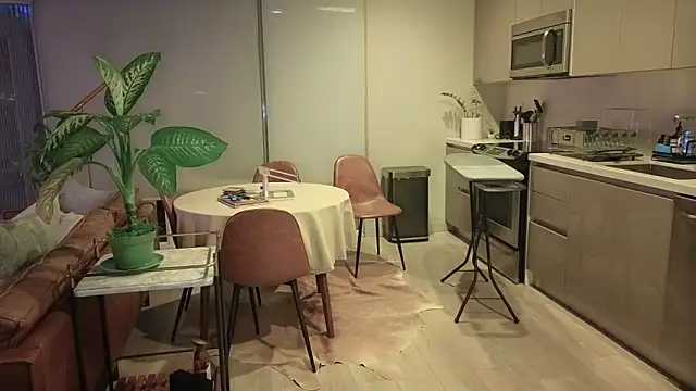 HungandThickLatin online show from 10-26-25, 08:59