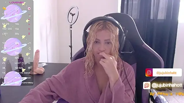 Snapshot of jujubinhahot chatting on 12-04-25, 01:10 jujubinhahot online show from 12-04-25, 01:10