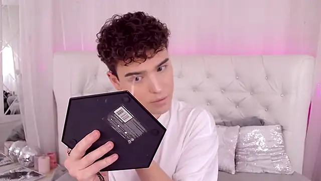 RobbyCharming online show from 09-21-25, 03:33